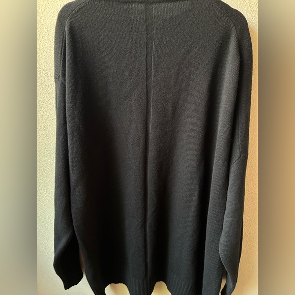 THE ROW Clelia Oversized Wool-Cashmere Sweater in Black (Size:L) - Picture 11 of 15